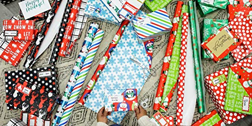 American Greetings Kids Christmas Wrapping Paper Set, 120 sq ft, 4 Rolls with Bows and Tags I837576