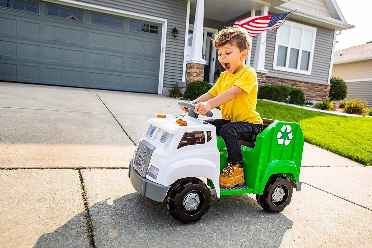 Kid Trax Real Rigs Toddler Recycling Truck Ride On Toy, 6V Battery, Ages 1.5-4 H3342