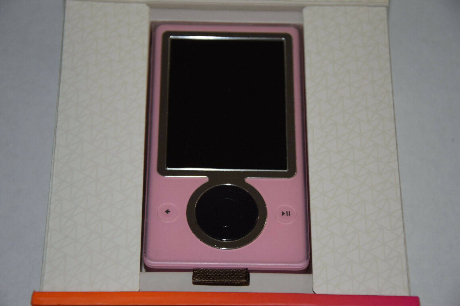Zune 30 GB Digital Media Player Pink Y910