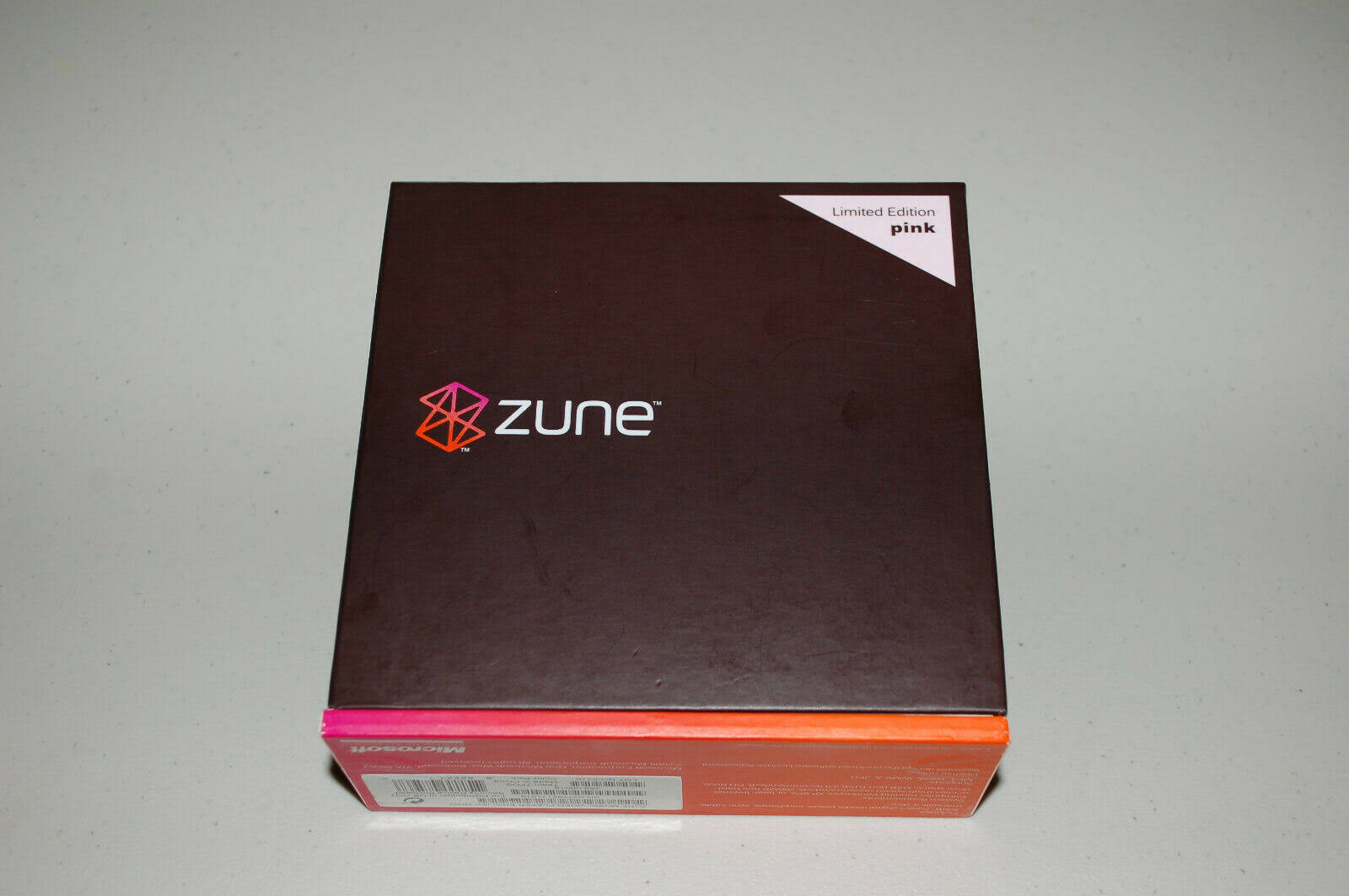 Zune 30 GB Digital Media Player Pink Y910