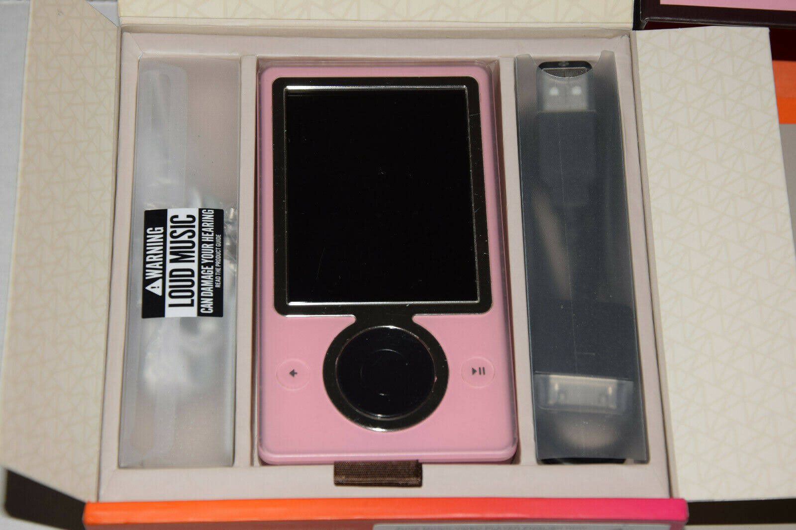 Zune 30 GB Digital Media Player Pink Y910